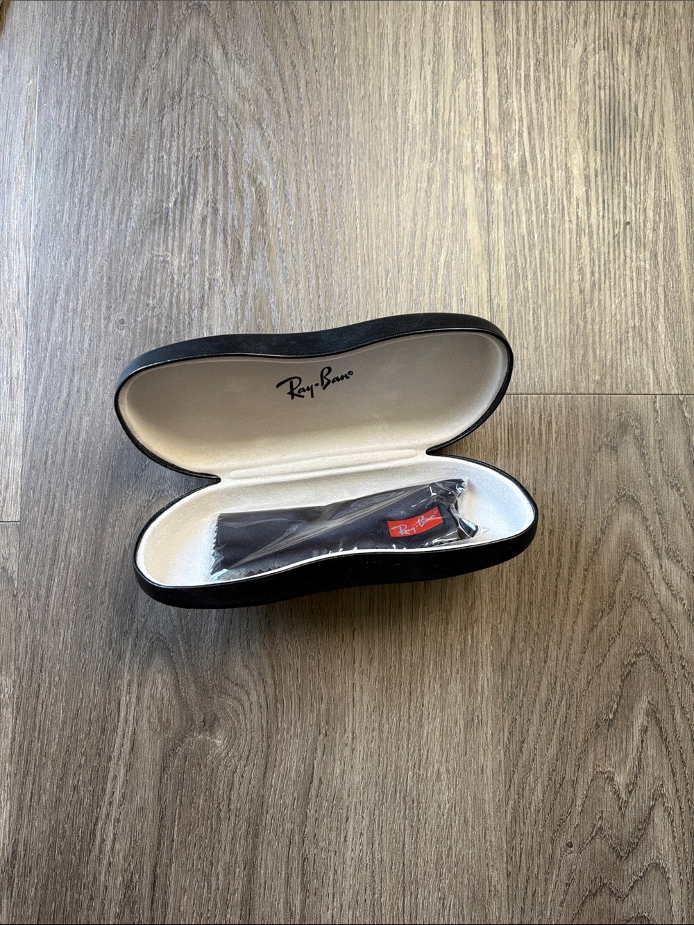RAY-BAN BLACK SUNGLASS CASE